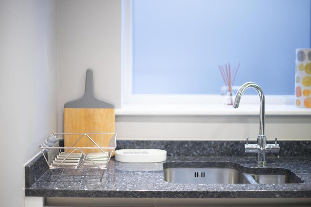 Deluxe Apartment Near Cabot Circus W Parking Sleeps 5 Μπρίστολ Εξωτερικό φωτογραφία