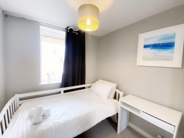 Deluxe Apartment Near Cabot Circus W Parking Sleeps 5 Μπρίστολ Εξωτερικό φωτογραφία