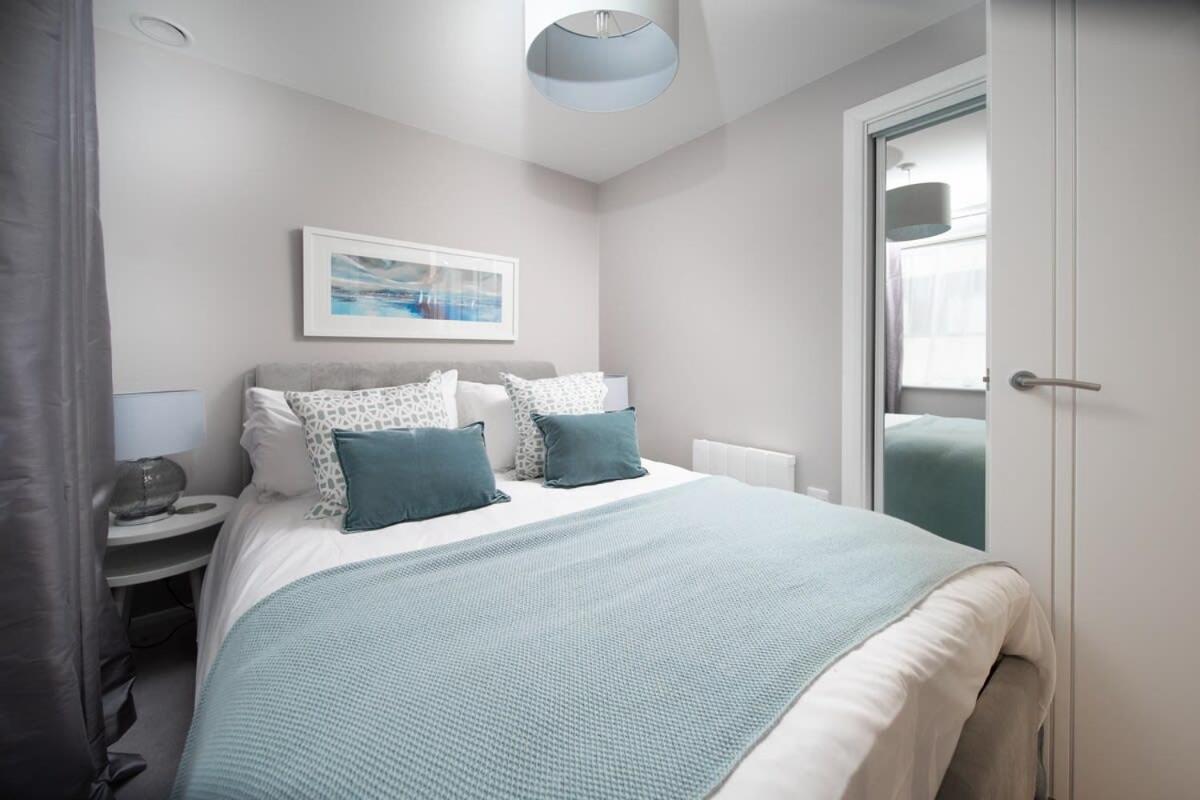 Deluxe Apartment Near Cabot Circus W Parking Sleeps 5 Μπρίστολ Εξωτερικό φωτογραφία