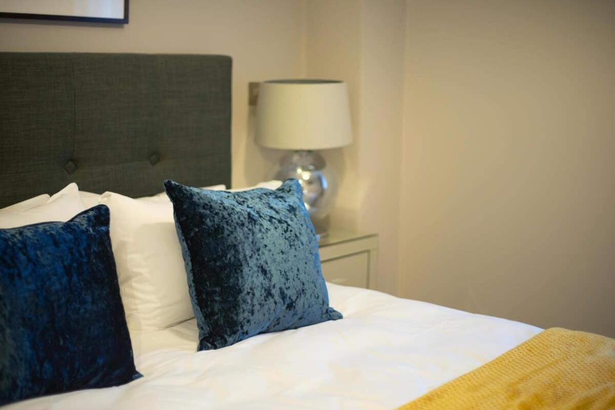 Deluxe Apartment Near Cabot Circus W Parking Sleeps 5 Μπρίστολ Εξωτερικό φωτογραφία